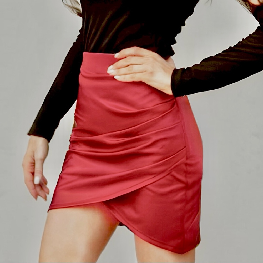 NWOT! Shinestar Faux Leather/Pleather Ruched Tulip Mini Skirt Red/Burgundy Large